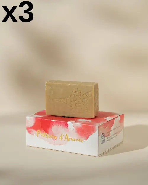 Set van 3 Parijse zepen Passion d'amour, met een gegraveerde zeep op het wit-rode etui