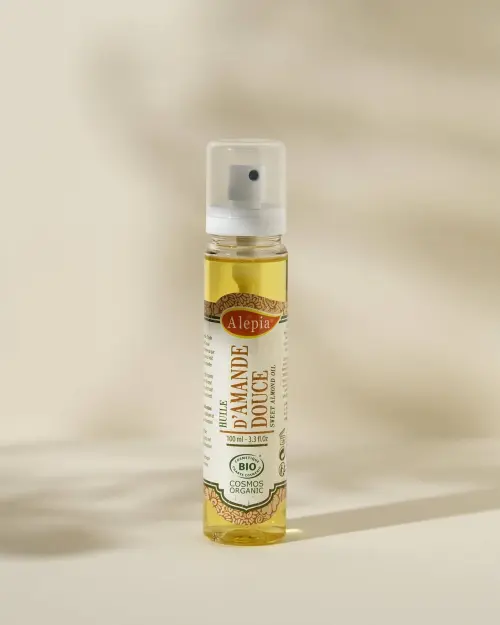 Alepia Bio-Mandelöl im transparenten Sprayflakon mit 100 ml goldener Flüssigkeit