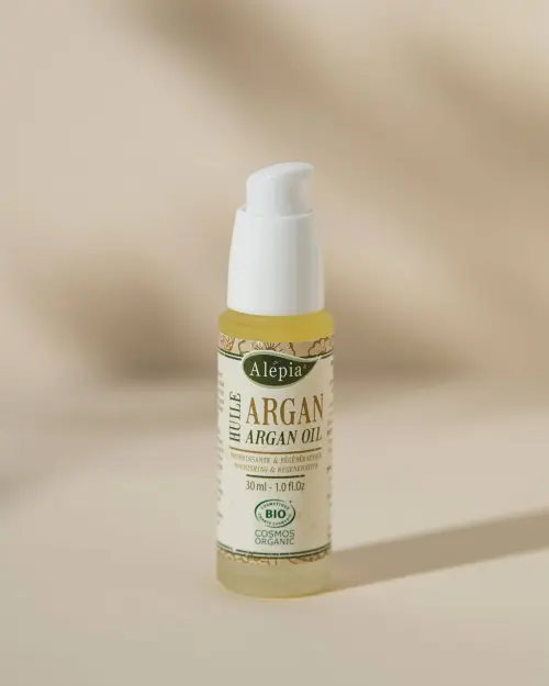 Aceite de argán ecológico Alepia en frasco de vidrio de 30 ml con dosificador blanco sobre fondo beige