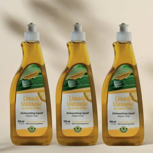 Detersivo piatti al sapone di Aleppo in set di tre flaconi trasparenti da 500 ml con liquido ambrato