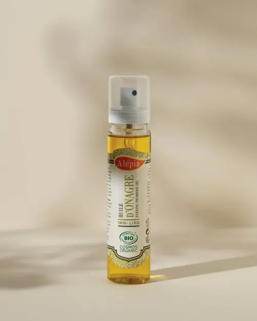 Bio-Nachtkerzenöl von Alepia in einer transparenten Sprayflasche mit 100 ml mit goldener Flüssigkeit