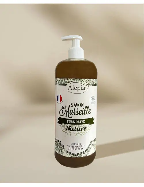 Sapone di Marsiglia liquido Bio Puro Oliva Alepia in flacone con pompa da 1 L dal liquido ambrato