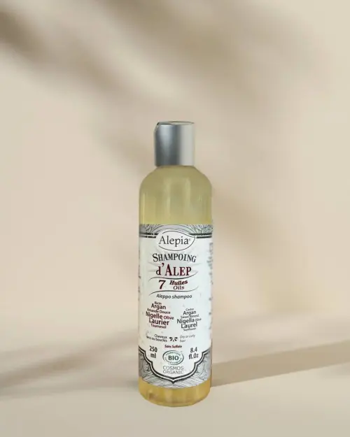 Aleppo-Shampoo Bio mit den 7 Ölen Alepia in einer transparenten 250-ml-Flasche mit silbernem Verschluss