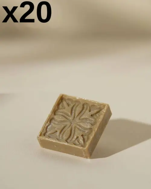Quadratische Aleppo-Seife für Gäste mit erhabenem Blumenmotiv, im 20er-Pack