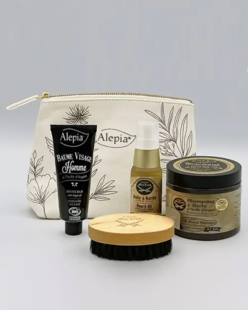 Il kit dell'uomo barbuto Alepia con pochette in tessuto, tubo di balsamo viso, olio, vasetto di shampoo e spazzola