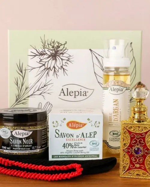 Geschenkbox Orientalische Schönheit Alepia mit Aleppo-Seife, schwarzer Seife, Arganöl, Kessa-Handschuh und goldenem Flakon