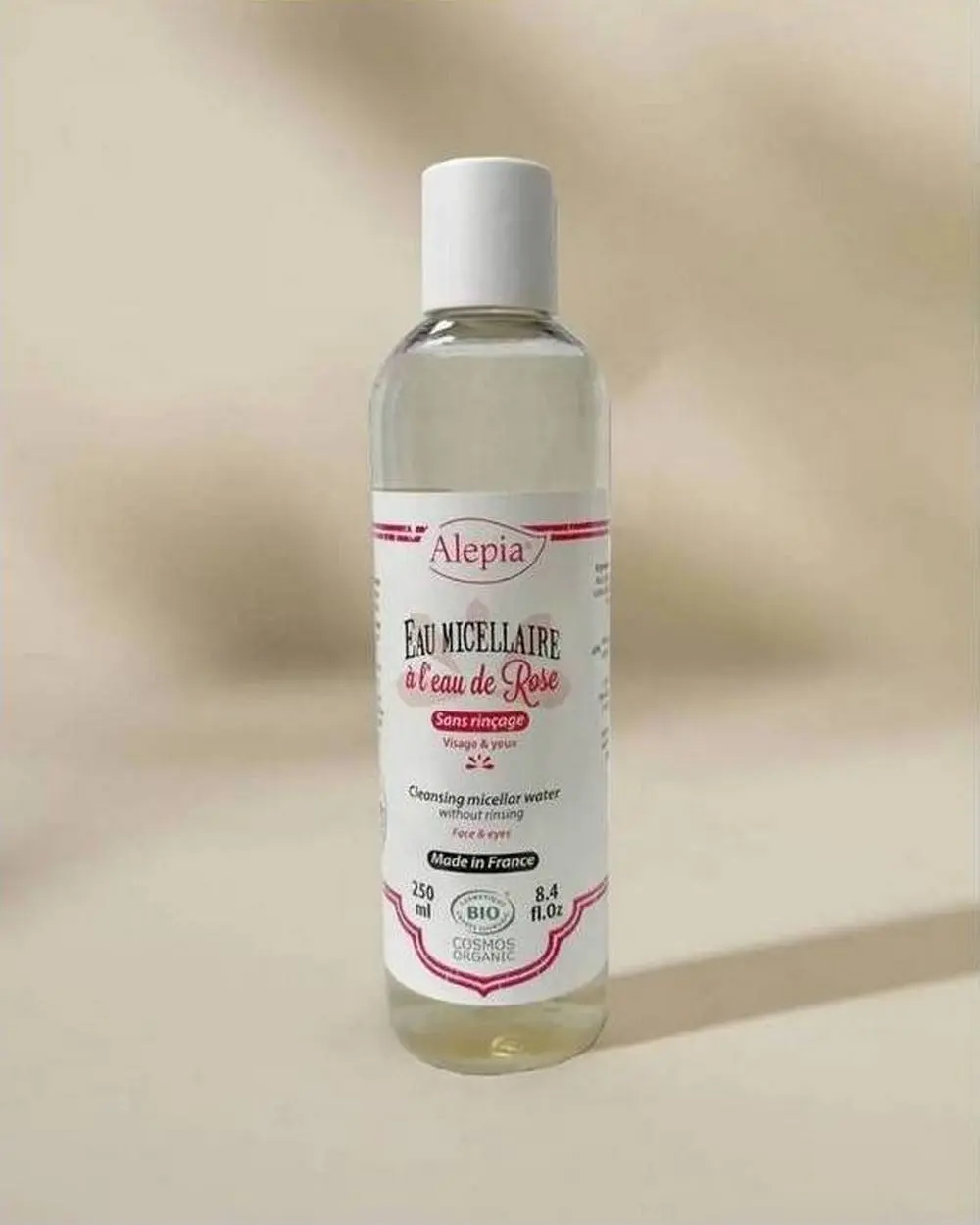 Biologische micellaire water met echte rozenwater