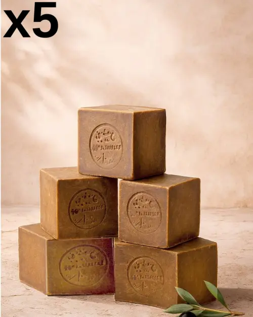 Sapone di Aleppo 40% alloro in set da 5 cubi marchiati, impilati a piramide