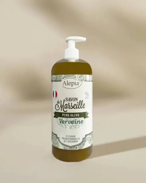 Vloeibare biologische Marseillezeep Alepia met verbena in pompfles van 1 L met olijfgroene vloeistof