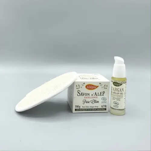 Coffret L'indispensable Alepia met Pure Olive Aleppo-zeep, flesje arganolie en loofah-schijf
